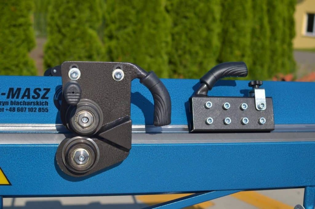 RollenschereBlechschereSchneidmaschinewww.abkantbank.deSchneidwerkzeug x